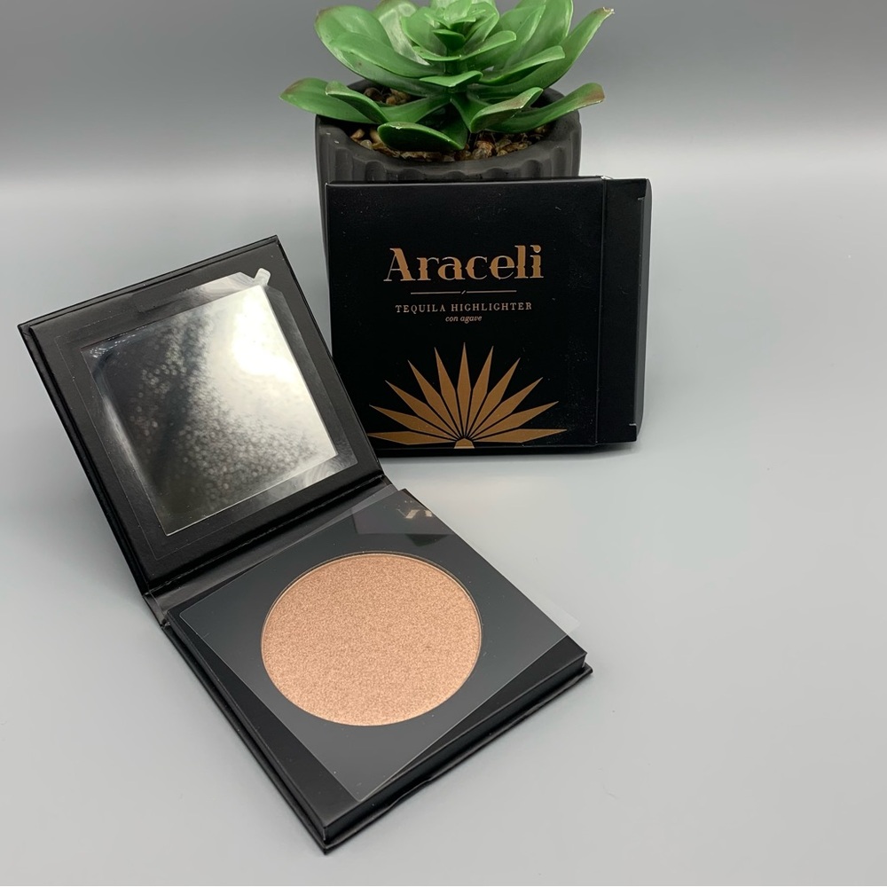Araceli Tequila Highlighter